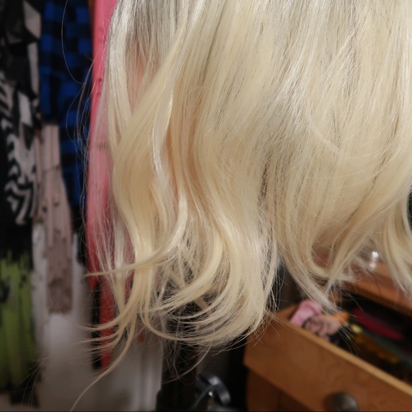 Synthetic Blonde “Blob” wig 💇🏼‍♀️ - Picture 5 of 7